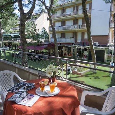 Hotel Colombo Riccione Exterior foto