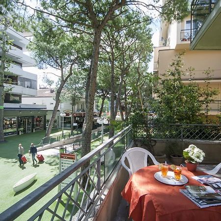 Hotel Colombo Riccione Exterior foto