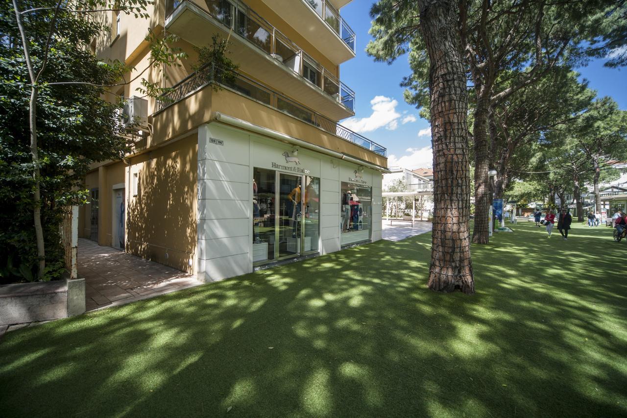 Hotel Colombo Riccione Exterior foto